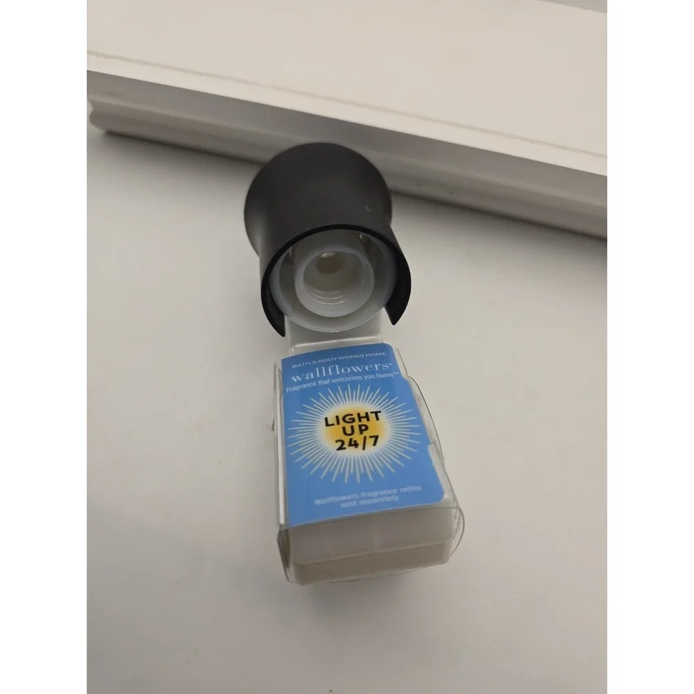 Bath & Body Works Wallflowers Light Up Fragrance Plug in Diffuser Black Flare